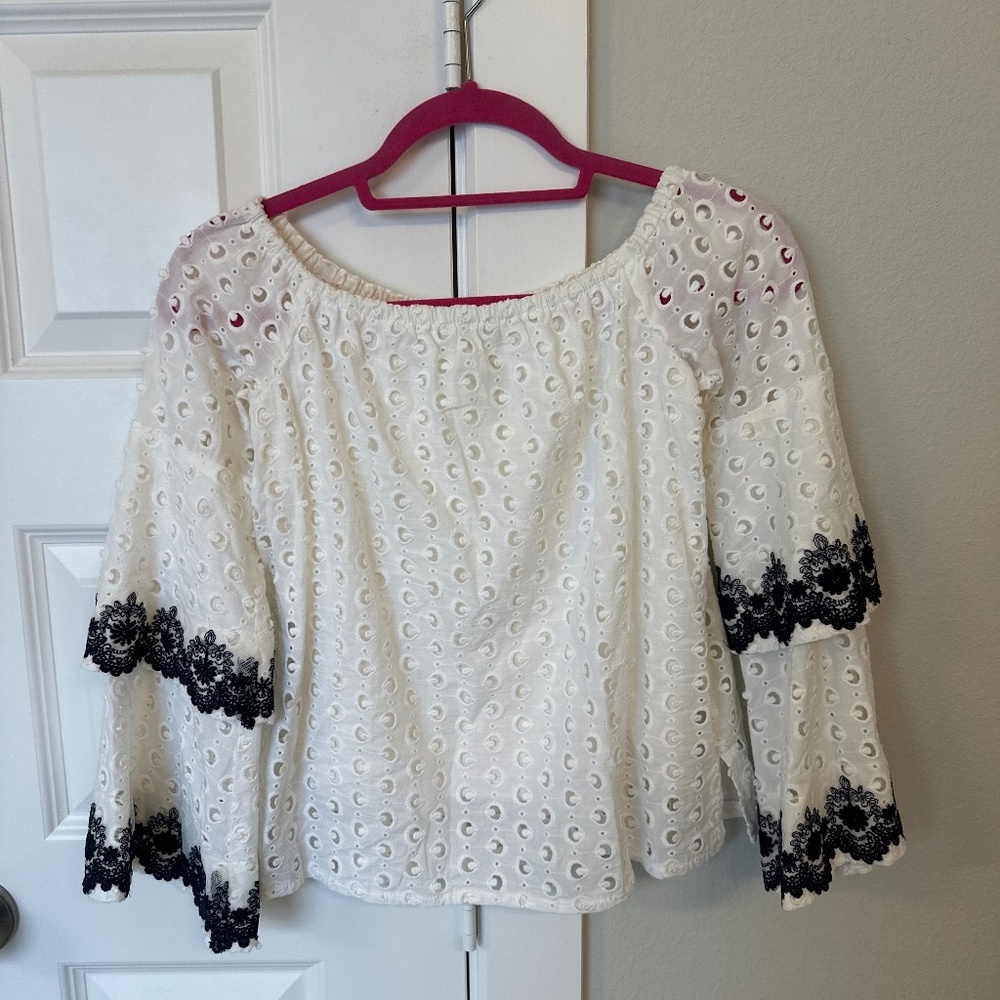 Off the shoulder longsleeve